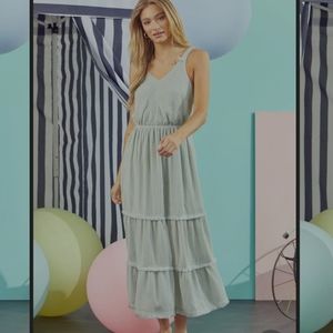 Doe and Rae Simply Sage Midi Dress Size Small